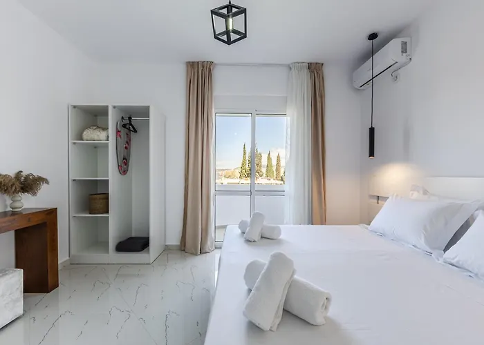 Bright Modern With Balcony Views By Pikhost דירה