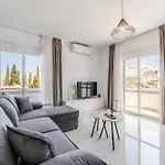 Bright Modern With Balcony Views By Pikhost Apartment *