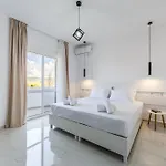 Bright Modern With Balcony Views By Pikhost *