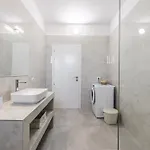 Bright Modern With Balcony Views By Pikhost Apartment *