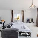 Apartment Bright Modern With Balcony Views By Pikhost Golem (Tirana)