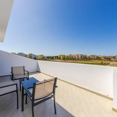 Bright Modern With Balcony Views Golem Golem (Tirana)