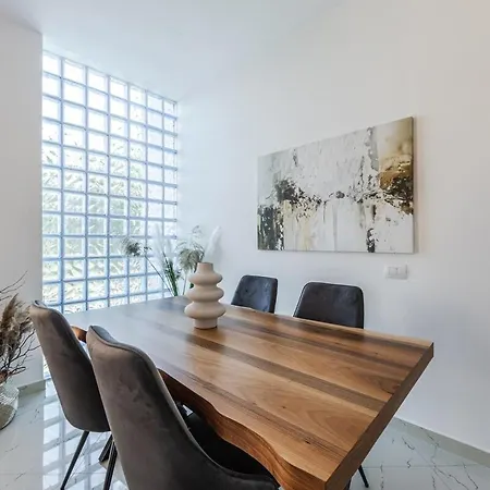 Apartment Bright Modern With Balcony Views Golem