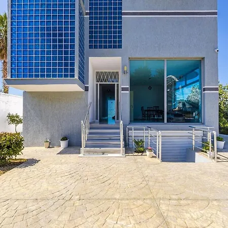 Apartment Bright Modern With Balcony Views Golem