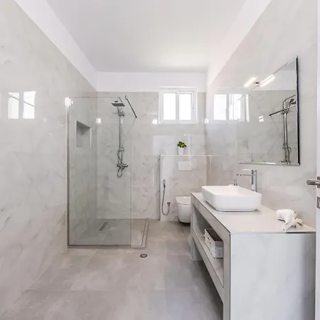 Bright Modern With Balcony Views By Pikhost Apartament *