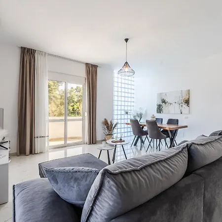 Bright Modern With Balcony Views By Pikhost Apartament