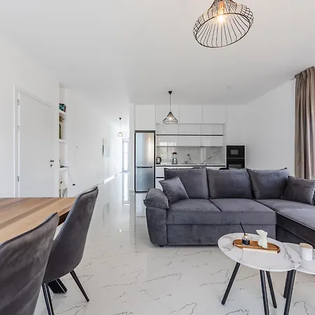 Bright Modern With Balcony Views By Pikhost Golem (Tirana)