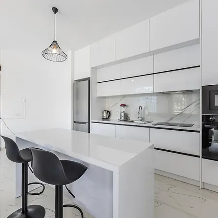 Apartament Bright Modern With Balcony Views By Pikhost