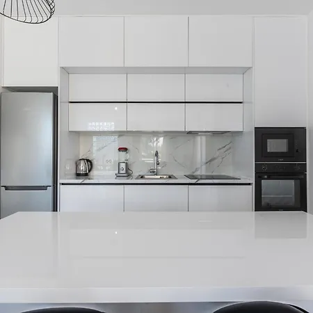 Bright Modern With Balcony Views By Pikhost *