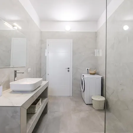 Bright Modern With Balcony Views By Pikhost Apartament *
