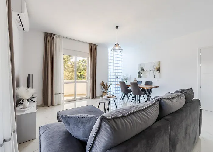 Bright Modern With Balcony Views By Pikhost 公寓