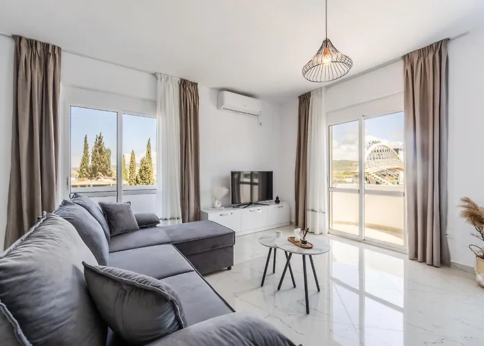 Bright Modern With Balcony Views By Pikhost Lejlighed *