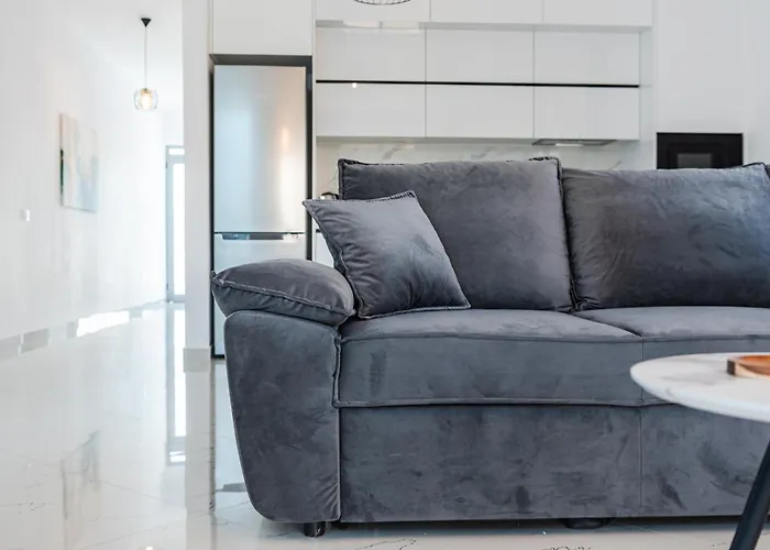 Bright Modern With Balcony Views By Pikhost *