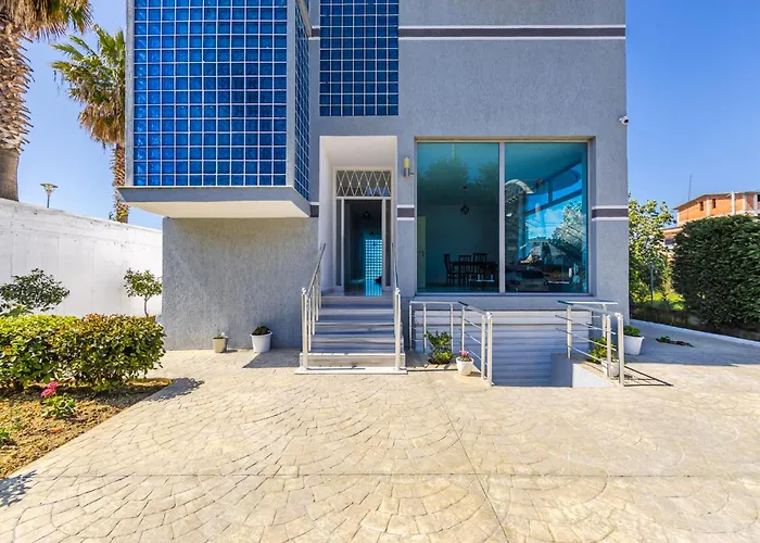 Lejlighed Bright Modern With Balcony Views By Pikhost