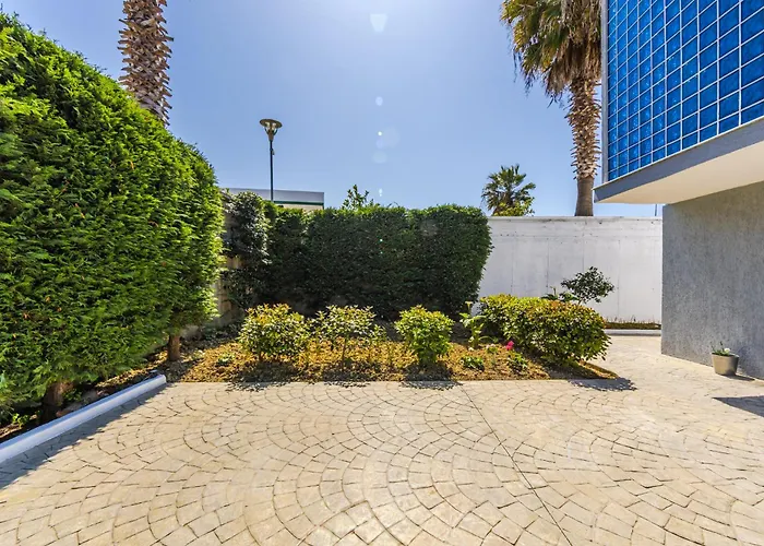 Lejlighed Bright Modern With Balcony Views By Pikhost Golem (Tirana)